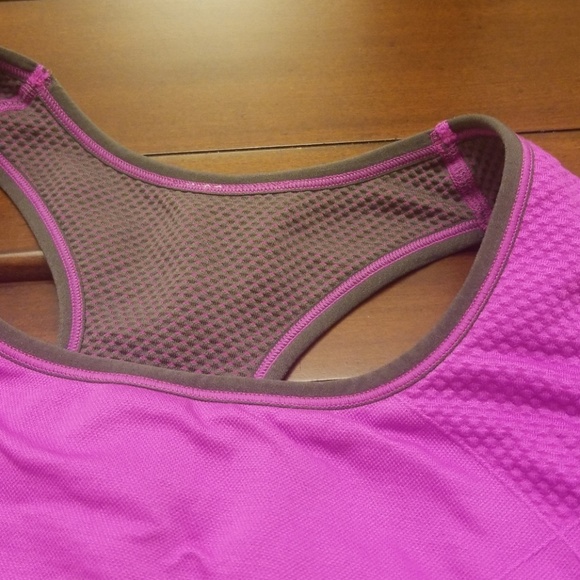 NEW BALANCE 💜 REVERSIBLE BRA - Picture 3 of 8